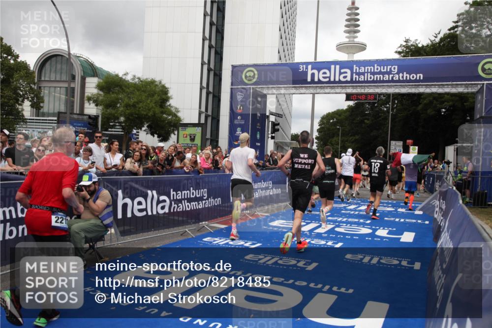 29.06.2025 - hella hamburg halbmarathon Michael Strokosch http://msf.ph/oto/8218485 29.06.2025 10:48:37 Ziel 1163, 1176, 2213, 5421, 10000, 10860, 11451, 11579, 12149, 12690, 13962, 14033, 14990, 15573, 15808, 15917, 17395, 18251, 18815 meine-sportfotos.de