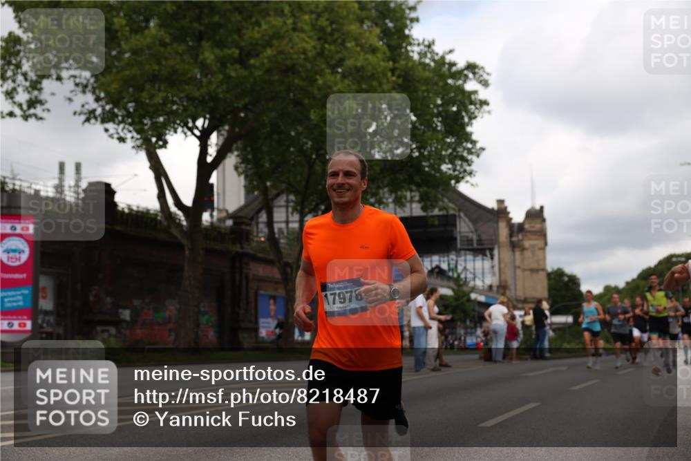 29.06.2025 - hella hamburg halbmarathon Yannick Fuchs http://msf.ph/oto/8218487 29.06.2025 10:45:55 20KM 2287, 2364, 2396, 2397, 2595, 2670, 2818, 4140, 4814, 5008, 5102, 6286, 6657, 6776, 7409, 7724, 7786, 8371, 8413, 8710, 8856, 9074, 9082, 9656, 9869, 11551, 11791, 12224, 12367, 12580, 13015, 13047, 13051, 13726, 13792, 14122, 14561, 14865, 14994, 15356, 15643, 15727, 15829, 15831, 16003, 16179, 16591, 17033, 17682, 17815, 17962, 17978, 17997, 18019, 18475, 18869, 18982 meine-sportfotos.de