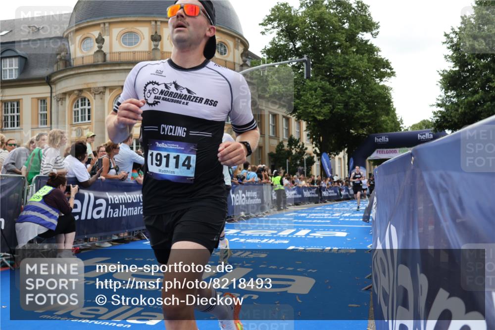 29.06.2025 - hella hamburg halbmarathon Strokosch-Dieckow http://msf.ph/oto/8218493 29.06.2025 10:27:33 Ziel 2203, 4678, 7651, 8731, 9804, 10655, 12341, 13941, 17354, 18567, 18832, 19114 meine-sportfotos.de