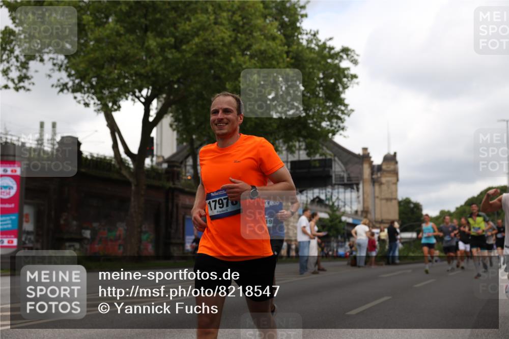 29.06.2025 - hella hamburg halbmarathon Yannick Fuchs http://msf.ph/oto/8218547 29.06.2025 10:45:55 20KM 2287, 2364, 2396, 2397, 2595, 2670, 2818, 4140, 4814, 5008, 5102, 6286, 6657, 6776, 7409, 7724, 7786, 8371, 8413, 8710, 8856, 9074, 9082, 9656, 9869, 11551, 11791, 12224, 12367, 12580, 13015, 13047, 13051, 13726, 13792, 14122, 14561, 14865, 14994, 15356, 15643, 15727, 15829, 15831, 16003, 16179, 16591, 17033, 17682, 17815, 17962, 17978, 17997, 18019, 18475, 18869, 18982 meine-sportfotos.de