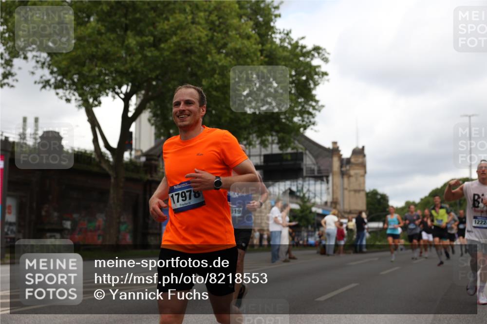 29.06.2025 - hella hamburg halbmarathon Yannick Fuchs http://msf.ph/oto/8218553 29.06.2025 10:45:55 20KM 2287, 2364, 2396, 2397, 2595, 2670, 2818, 4140, 4814, 5008, 5102, 6286, 6657, 6776, 7409, 7724, 7786, 8371, 8413, 8710, 8856, 9074, 9082, 9656, 9869, 11551, 11791, 12224, 12367, 12580, 13015, 13047, 13051, 13726, 13792, 14122, 14561, 14865, 14994, 15356, 15643, 15727, 15829, 15831, 16003, 16179, 16591, 17033, 17682, 17815, 17962, 17978, 17997, 18019, 18475, 18869, 18982 meine-sportfotos.de