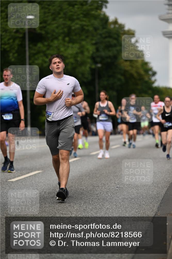 29.06.2025 - hella hamburg halbmarathon Dr. Thomas Lammeyer http://msf.ph/oto/8218566 29.06.2025 10:12:55 Kennedybrücke 1147, 1188, 1823, 2427, 2978, 3762, 4859, 5885, 6590, 6674, 7198, 7348, 7453, 9457, 9718, 9823, 9951, 9958, 10035, 10092, 10194, 10609, 10857 meine-sportfotos.de