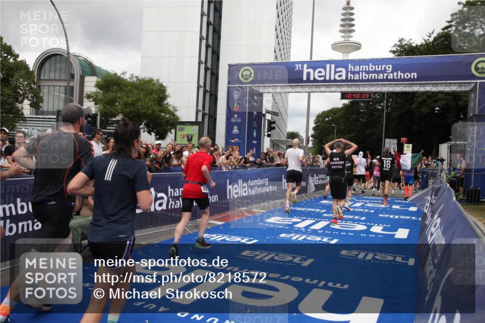 29.06.2025 - hella hamburg halbmarathon Michael Strokosch http://msf.ph/oto/8218572 29.06.2025 10:48:38 Ziel 1163, 1176, 2213, 4553, 5421, 9538, 10000, 10859, 10860, 11579, 12149, 12690, 13962, 14033, 15573, 15808, 15917, 17395, 18251, 18815 meine-sportfotos.de