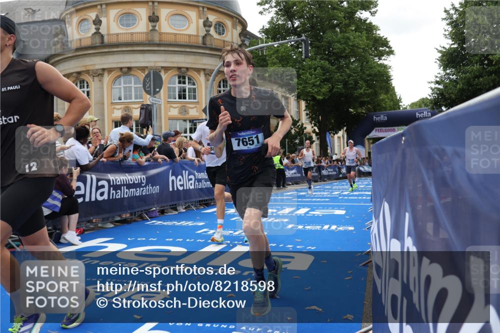 29.06.2025 - hella hamburg halbmarathon Strokosch-Dieckow http://msf.ph/oto/8218598 29.06.2025 10:27:39 Ziel 1122, 2203, 5367, 7651, 8731, 10655, 12341, 17354, 17893, 18832 meine-sportfotos.de