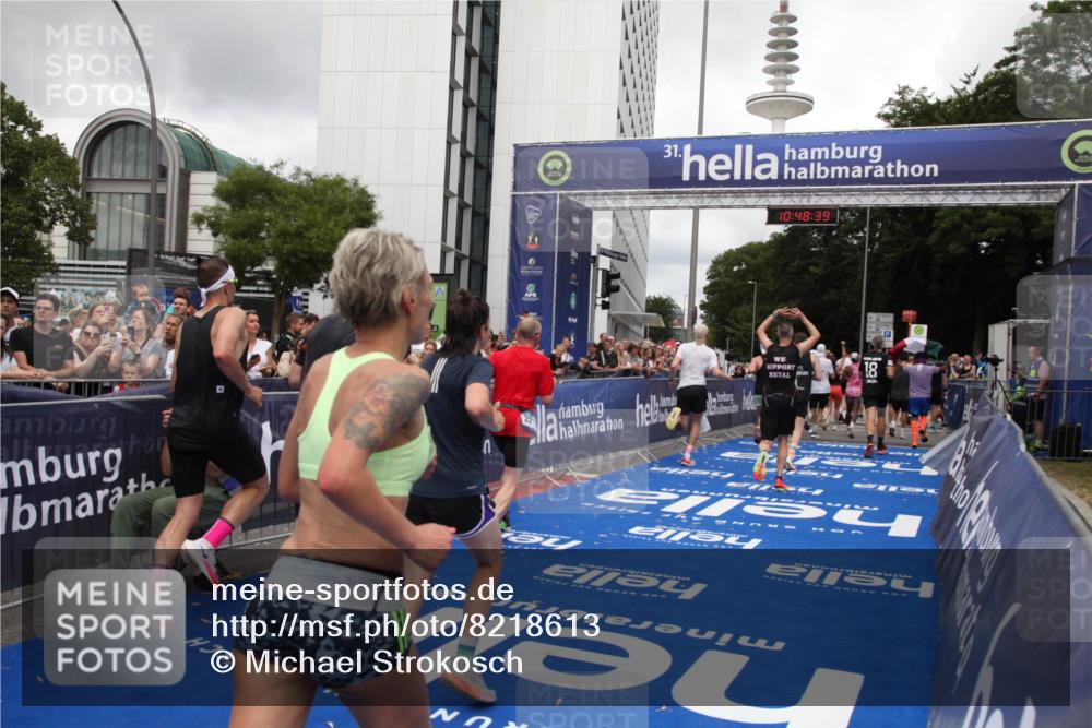 29.06.2025 - hella hamburg halbmarathon Michael Strokosch http://msf.ph/oto/8218613 29.06.2025 10:48:38 Ziel 1163, 1176, 2213, 4553, 5421, 9538, 10000, 10859, 10860, 11579, 12149, 12690, 13962, 14033, 15573, 15808, 15917, 17395, 18251, 18815 meine-sportfotos.de