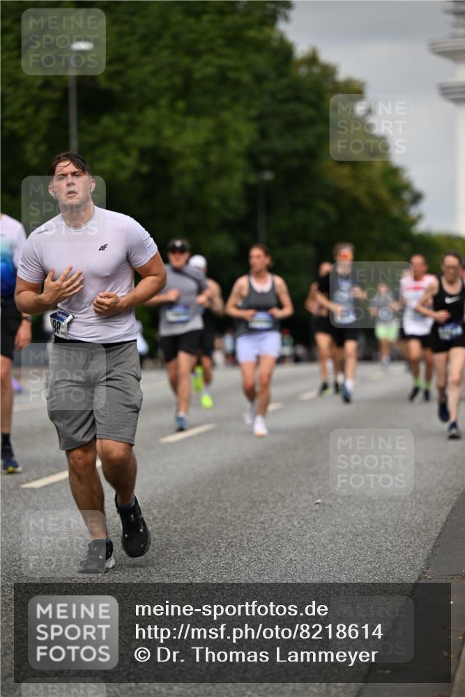 29.06.2025 - hella hamburg halbmarathon Dr. Thomas Lammeyer http://msf.ph/oto/8218614 29.06.2025 10:12:55 Kennedybrücke 1147, 1188, 1823, 2427, 2978, 3762, 4859, 5885, 6590, 6674, 7198, 7348, 7453, 9457, 9718, 9823, 9951, 9958, 10035, 10092, 10194, 10609, 10857 meine-sportfotos.de