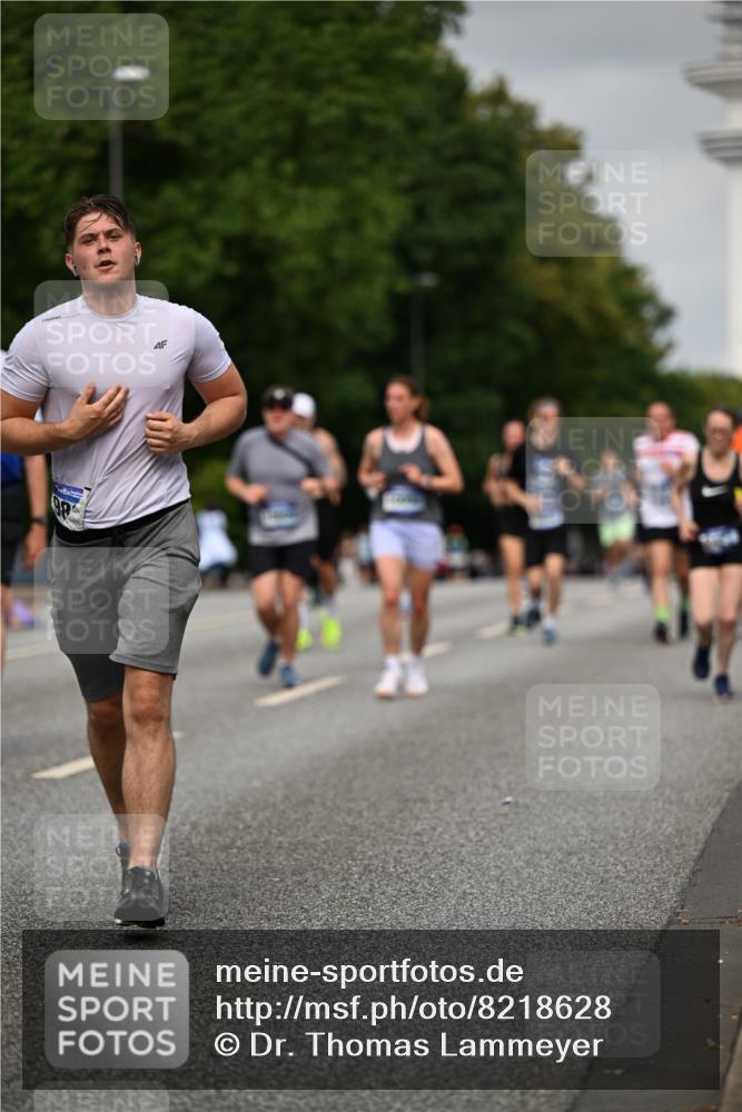 29.06.2025 - hella hamburg halbmarathon Dr. Thomas Lammeyer http://msf.ph/oto/8218628 29.06.2025 10:12:55 Kennedybrücke 1147, 1188, 1823, 2427, 2978, 3762, 4859, 5885, 6590, 6674, 7198, 7348, 7453, 9457, 9718, 9823, 9951, 9958, 10035, 10092, 10194, 10609, 10857 meine-sportfotos.de