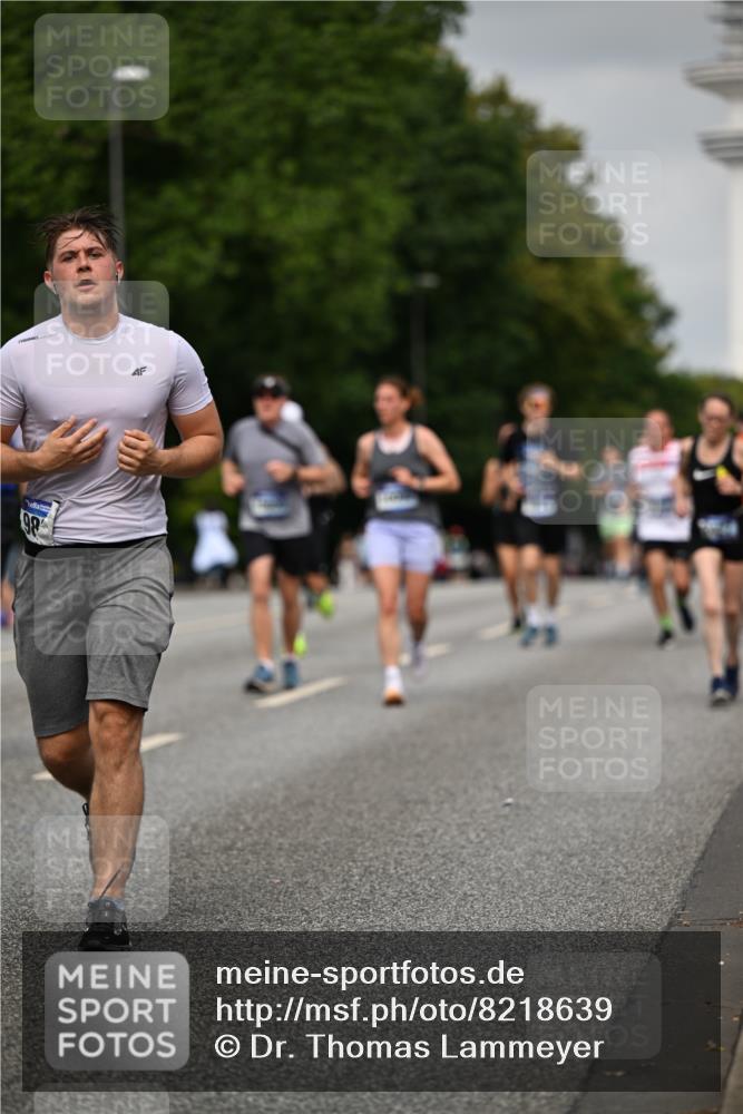 29.06.2025 - hella hamburg halbmarathon Dr. Thomas Lammeyer http://msf.ph/oto/8218639 29.06.2025 10:12:55 Kennedybrücke 1147, 1188, 1823, 2427, 2978, 3762, 4859, 5885, 6590, 6674, 7198, 7348, 7453, 9457, 9718, 9823, 9951, 9958, 10035, 10092, 10194, 10609, 10857 meine-sportfotos.de