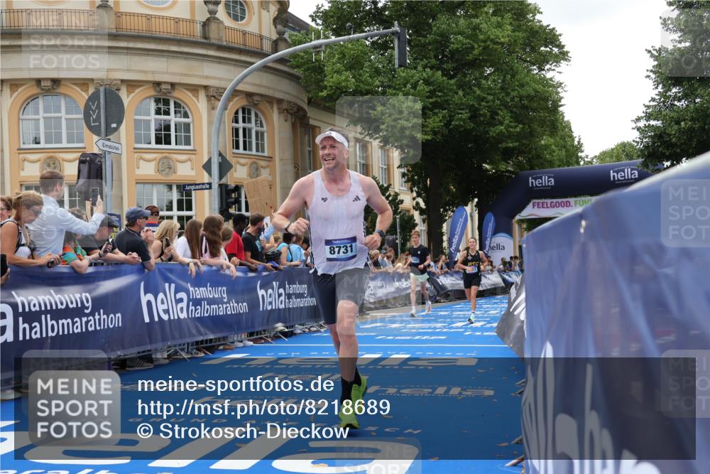 29.06.2025 - hella hamburg halbmarathon Strokosch-Dieckow http://msf.ph/oto/8218689 29.06.2025 10:27:42 Ziel 1122, 2203, 5367, 7651, 8731, 10655, 17354, 17893, 18832 meine-sportfotos.de