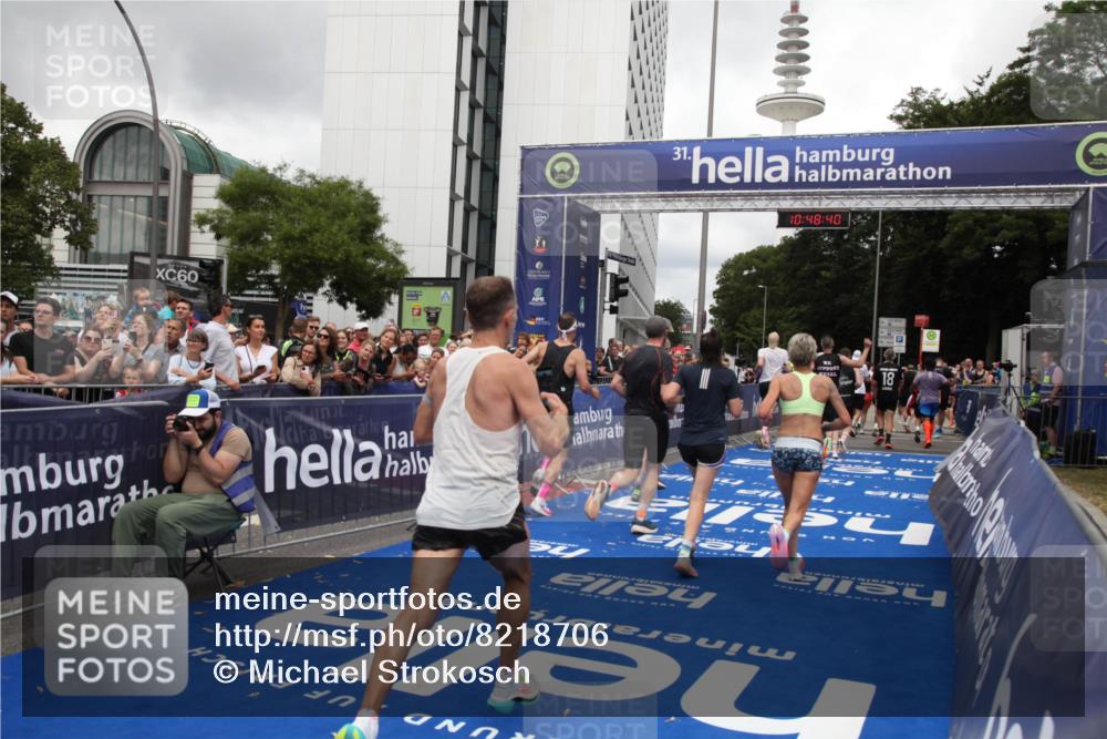 29.06.2025 - hella hamburg halbmarathon Michael Strokosch http://msf.ph/oto/8218706 29.06.2025 10:48:39 Ziel 1163, 1176, 2213, 4553, 5421, 9538, 10000, 10859, 10860, 11579, 12149, 12690, 14033, 15573, 15808, 15917, 17395, 18251, 18815 meine-sportfotos.de