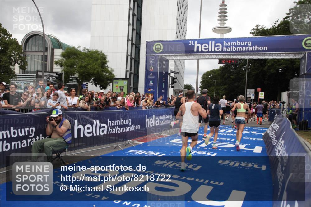 29.06.2025 - hella hamburg halbmarathon Michael Strokosch http://msf.ph/oto/8218722 29.06.2025 10:48:40 Ziel 1163, 1176, 2213, 4553, 5421, 9538, 10000, 10859, 10860, 11579, 14511, 15573, 15808, 15917, 18251, 18815 meine-sportfotos.de