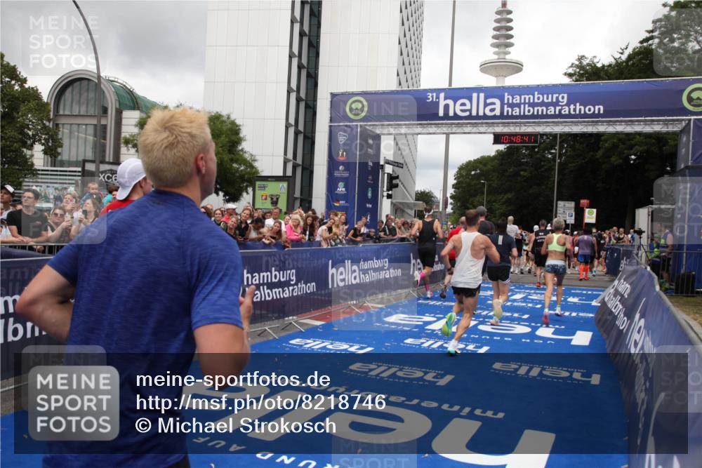 29.06.2025 - hella hamburg halbmarathon Michael Strokosch http://msf.ph/oto/8218746 29.06.2025 10:48:40 Ziel 1163, 1176, 2213, 4553, 5421, 9538, 10000, 10859, 10860, 11579, 14511, 15573, 15808, 15917, 18251, 18815 meine-sportfotos.de