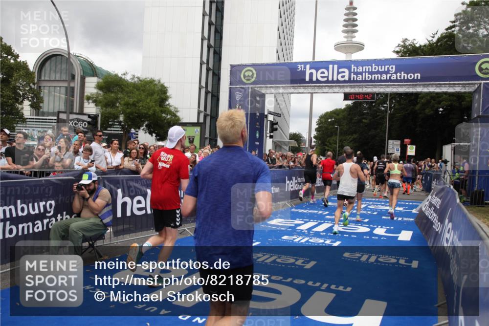 29.06.2025 - hella hamburg halbmarathon Michael Strokosch http://msf.ph/oto/8218785 29.06.2025 10:48:40 Ziel 1163, 1176, 2213, 4553, 5421, 9538, 10000, 10859, 10860, 11579, 14511, 15573, 15808, 15917, 18251, 18815 meine-sportfotos.de