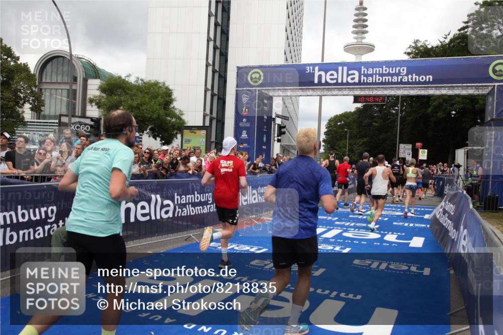 29.06.2025 - hella hamburg halbmarathon Michael Strokosch http://msf.ph/oto/8218835 29.06.2025 10:48:41 Ziel 1163, 1176, 2213, 4553, 5421, 9538, 10000, 10859, 11579, 14511, 15573, 15917, 17127, 18815 meine-sportfotos.de