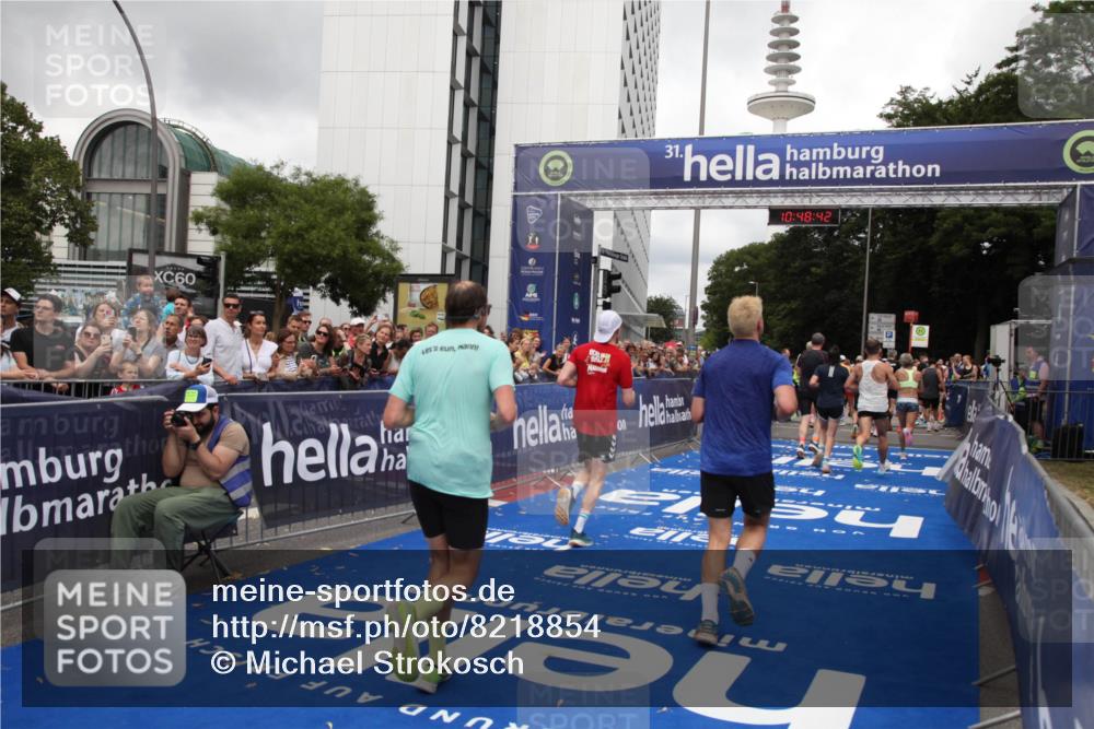 29.06.2025 - hella hamburg halbmarathon Michael Strokosch http://msf.ph/oto/8218854 29.06.2025 10:48:41 Ziel 1163, 1176, 2213, 4553, 5421, 9538, 10000, 10859, 11579, 14511, 15573, 15917, 17127, 18815 meine-sportfotos.de