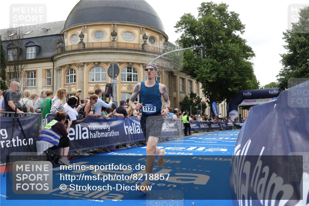 29.06.2025 - hella hamburg halbmarathon Strokosch-Dieckow http://msf.ph/oto/8218857 29.06.2025 10:27:49 Ziel 1122, 16377, 17893 meine-sportfotos.de