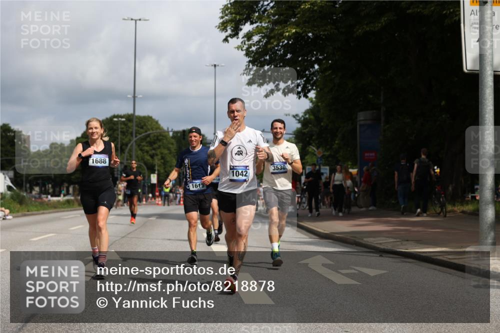 29.06.2025 - hella hamburg halbmarathon Yannick Fuchs http://msf.ph/oto/8218878 29.06.2025 10:32:59 20KM 1042, 1615, 1688, 1710, 2262, 2296, 2745, 2849, 3530, 4148, 5091, 5248, 6095, 7110, 7229, 8002, 8091, 11049, 11379, 11952, 12915, 13755, 14688, 14992, 16075, 17154, 17623, 17722, 18276, 18529, 18584, 18761 meine-sportfotos.de