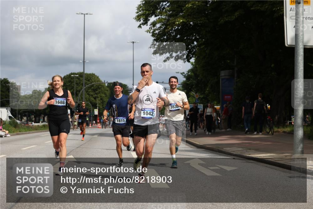 29.06.2025 - hella hamburg halbmarathon Yannick Fuchs http://msf.ph/oto/8218903 29.06.2025 10:32:59 20KM 1042, 1615, 1688, 1710, 2262, 2296, 2745, 2849, 3530, 4148, 5091, 5248, 6095, 7110, 7229, 8002, 8091, 11049, 11379, 11952, 12915, 13755, 14688, 14992, 16075, 17154, 17623, 17722, 18276, 18529, 18584, 18761 meine-sportfotos.de