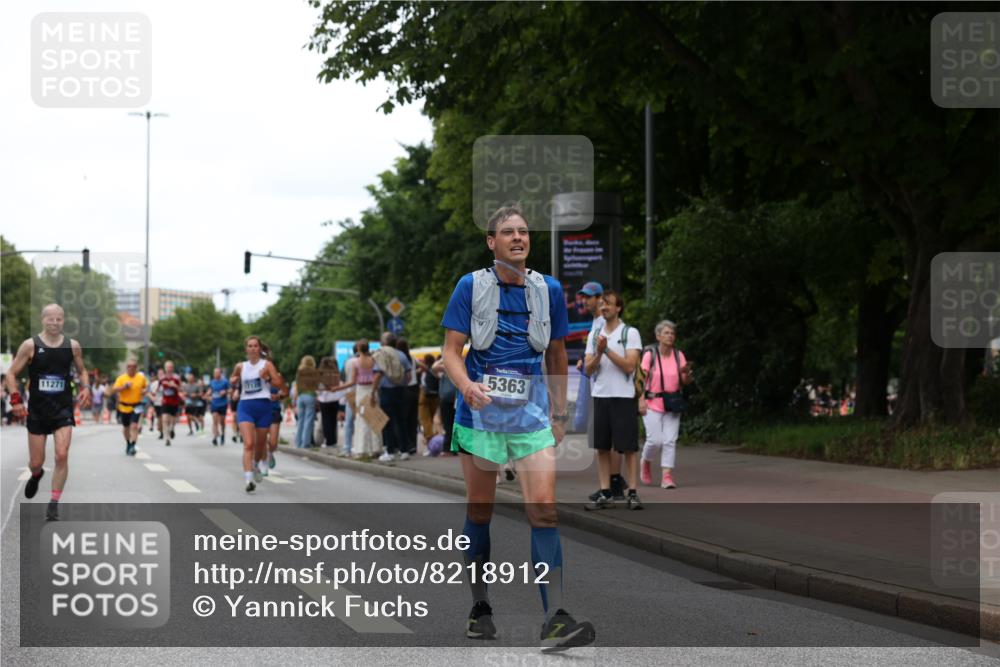 29.06.2025 - hella hamburg halbmarathon Yannick Fuchs http://msf.ph/oto/8218912 29.06.2025 11:03:42 20KM 2359, 2852, 3834, 5762, 7209, 8217, 8755, 9663, 9781, 10709, 11271, 11525, 12521, 12912, 13054, 14384, 14404, 14497, 15307, 16208, 16687, 16723, 16824, 16826, 17113, 17128, 17540, 17708, 17746, 17988, 18555, 18910 meine-sportfotos.de