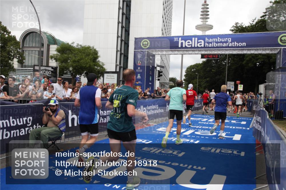 29.06.2025 - hella hamburg halbmarathon Michael Strokosch http://msf.ph/oto/8218918 29.06.2025 10:48:42 Ziel 1163, 1176, 2213, 4553, 5421, 9538, 10859, 11579, 14511, 15384, 15573, 17127, 18815 meine-sportfotos.de
