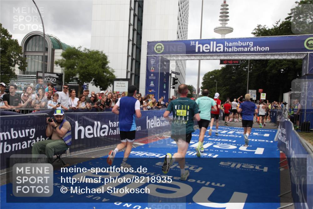29.06.2025 - hella hamburg halbmarathon Michael Strokosch http://msf.ph/oto/8218935 29.06.2025 10:48:43 Ziel 1163, 1176, 2213, 4553, 5421, 9538, 10859, 11579, 14511, 15384, 15573, 17127, 18815 meine-sportfotos.de