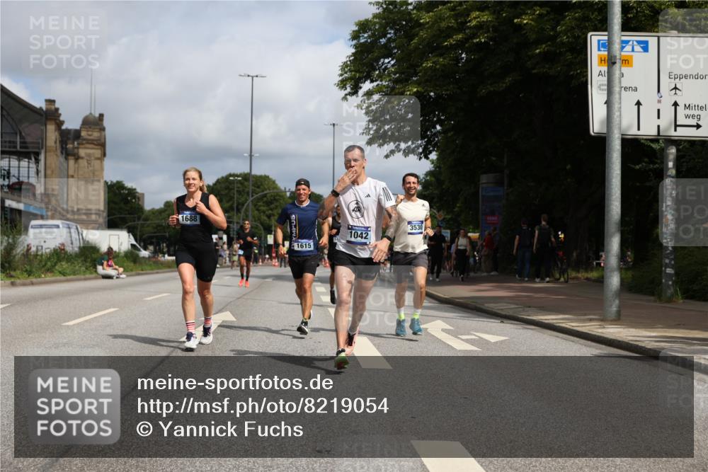29.06.2025 - hella hamburg halbmarathon Yannick Fuchs http://msf.ph/oto/8219054 29.06.2025 10:33:00 20KM 1042, 1615, 1688, 1710, 2262, 2296, 2745, 2849, 3014, 3530, 4148, 5091, 5248, 6095, 7110, 7229, 8002, 8091, 11049, 11379, 12915, 13755, 14688, 14992, 16075, 17154, 17623, 17722, 18276, 18529, 18584, 18761 meine-sportfotos.de