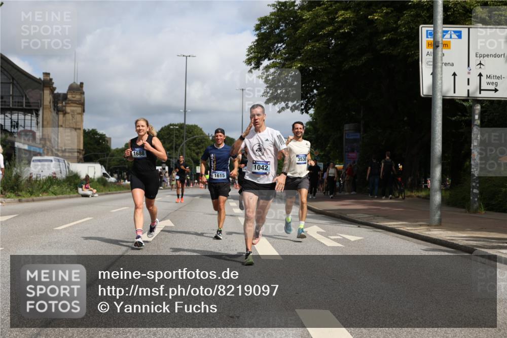 29.06.2025 - hella hamburg halbmarathon Yannick Fuchs http://msf.ph/oto/8219097 29.06.2025 10:33:00 20KM 1042, 1615, 1688, 1710, 2262, 2296, 2745, 2849, 3014, 3530, 4148, 5091, 5248, 6095, 7110, 7229, 8002, 8091, 11049, 11379, 12915, 13755, 14688, 14992, 16075, 17154, 17623, 17722, 18276, 18529, 18584, 18761 meine-sportfotos.de