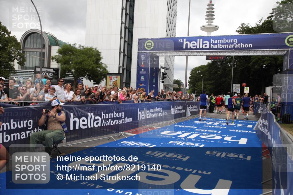 29.06.2025 - hella hamburg halbmarathon Michael Strokosch http://msf.ph/oto/8219140 29.06.2025 10:48:46 Ziel 1094, 2442, 4553, 9538, 10859, 12533, 14511, 15384, 17127 meine-sportfotos.de