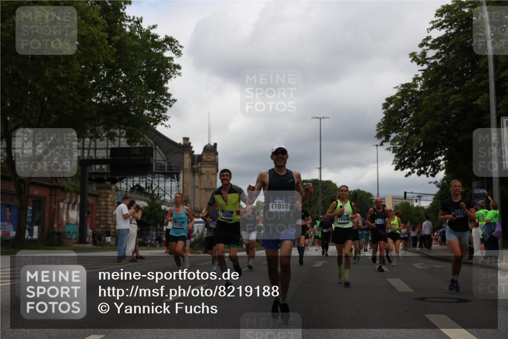 29.06.2025 - hella hamburg halbmarathon Yannick Fuchs http://msf.ph/oto/8219188 29.06.2025 10:45:57 20KM 2287, 2364, 2396, 2397, 2595, 2670, 2818, 4140, 4814, 5008, 5102, 6286, 6390, 6657, 6776, 7409, 7724, 7732, 7786, 8371, 8413, 8661, 8710, 8856, 9074, 9082, 9656, 9869, 10115, 11551, 11791, 12224, 12367, 12580, 13015, 13047, 13051, 13726, 13792, 14122, 14561, 14865, 15356, 15643, 15727, 15829, 15831, 16003, 16179, 16591, 17033, 17682, 17815, 17962, 17978, 17997, 18019, 18475, 18869, 18982 meine-sportfotos.de