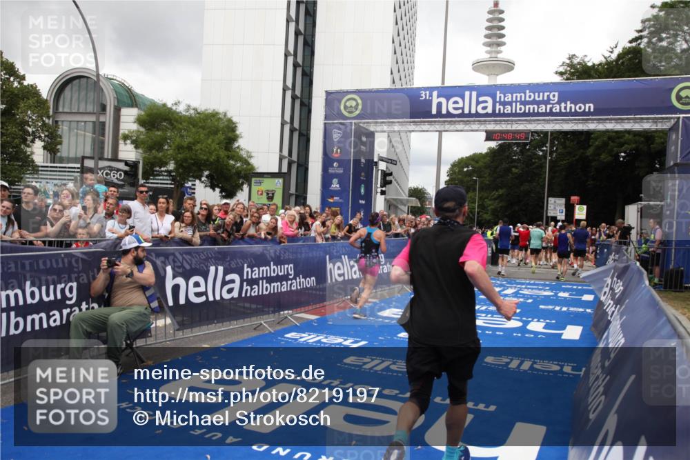 29.06.2025 - hella hamburg halbmarathon Michael Strokosch http://msf.ph/oto/8219197 29.06.2025 10:48:48 Ziel 1094, 1884, 1892, 2442, 9482, 11519, 12533, 14511, 15384, 17007, 17127 meine-sportfotos.de