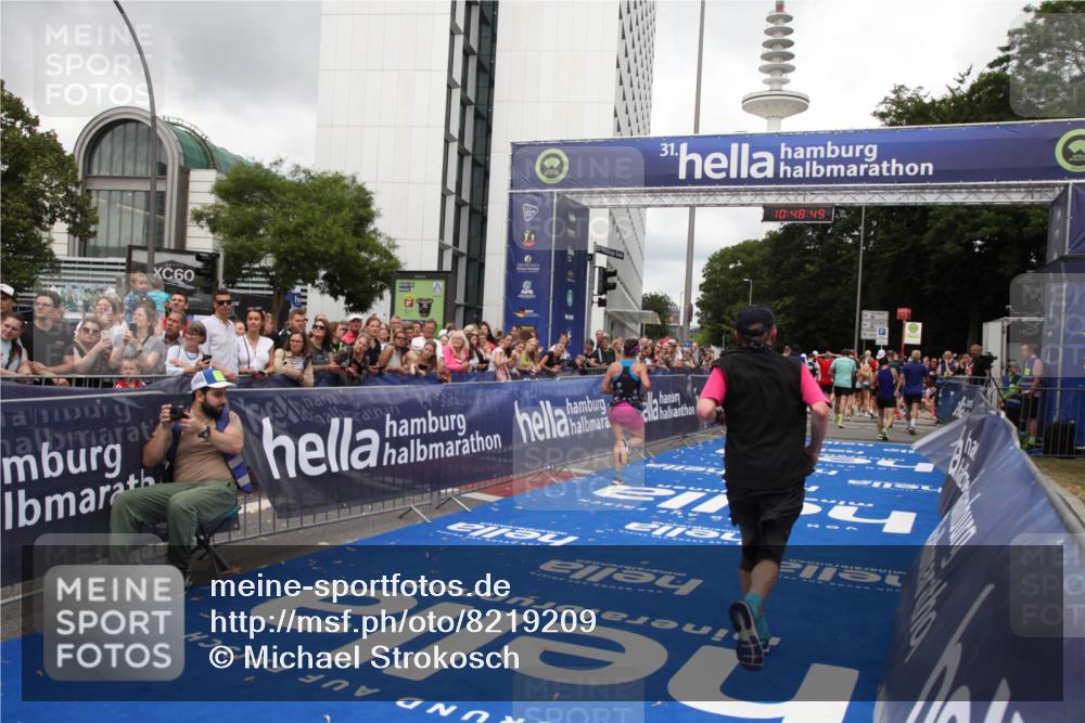 29.06.2025 - hella hamburg halbmarathon Michael Strokosch http://msf.ph/oto/8219209 29.06.2025 10:48:48 Ziel 1094, 1884, 1892, 2442, 9482, 11519, 12533, 14511, 15384, 17007, 17127 meine-sportfotos.de