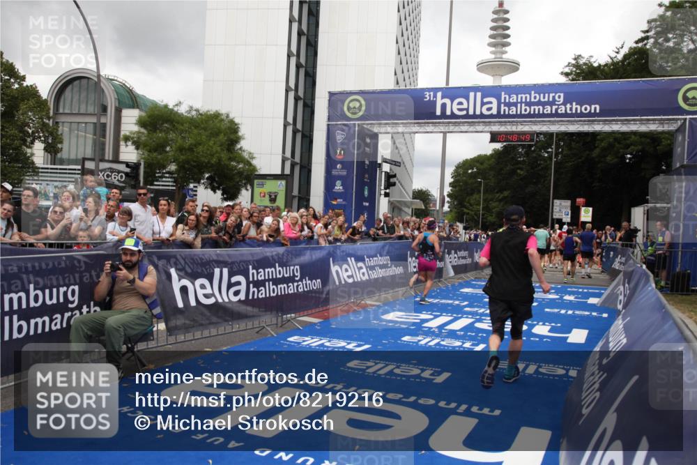 29.06.2025 - hella hamburg halbmarathon Michael Strokosch http://msf.ph/oto/8219216 29.06.2025 10:48:48 Ziel 1094, 1884, 1892, 2442, 9482, 11519, 12533, 14511, 15384, 17007, 17127 meine-sportfotos.de