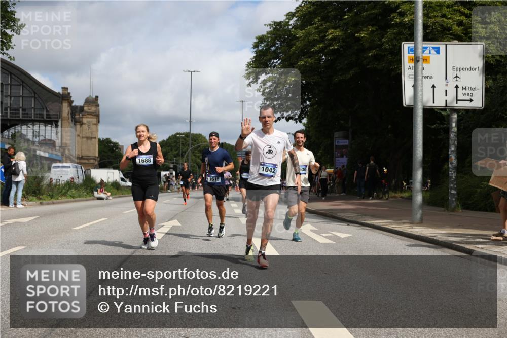 29.06.2025 - hella hamburg halbmarathon Yannick Fuchs http://msf.ph/oto/8219221 29.06.2025 10:33:00 20KM 1042, 1615, 1688, 1710, 2262, 2296, 2745, 2849, 3014, 3530, 4148, 5091, 5248, 6095, 7110, 7229, 8002, 8091, 11049, 11379, 12915, 13755, 14688, 14992, 16075, 17154, 17623, 17722, 18276, 18529, 18584, 18761 meine-sportfotos.de