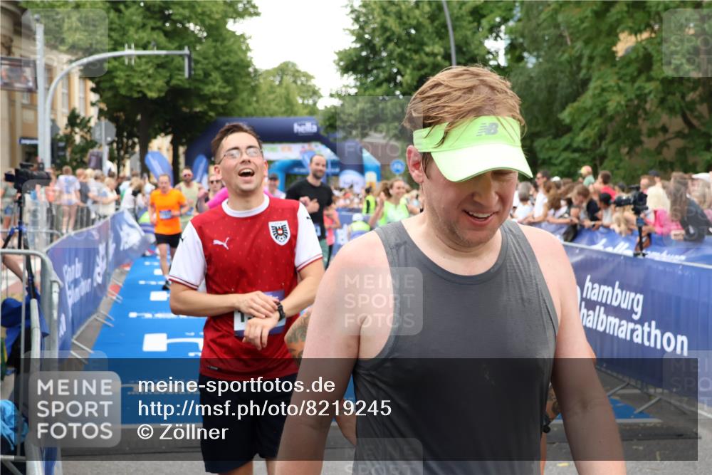 29.06.2025 - hella hamburg halbmarathon Zöllner http://msf.ph/oto/8219245 29.06.2025 10:52:04 Ziel 4033, 5336, 6390, 7130, 7409, 7724, 8413, 8977, 10057, 15356, 15506, 16179, 17978, 18869 meine-sportfotos.de