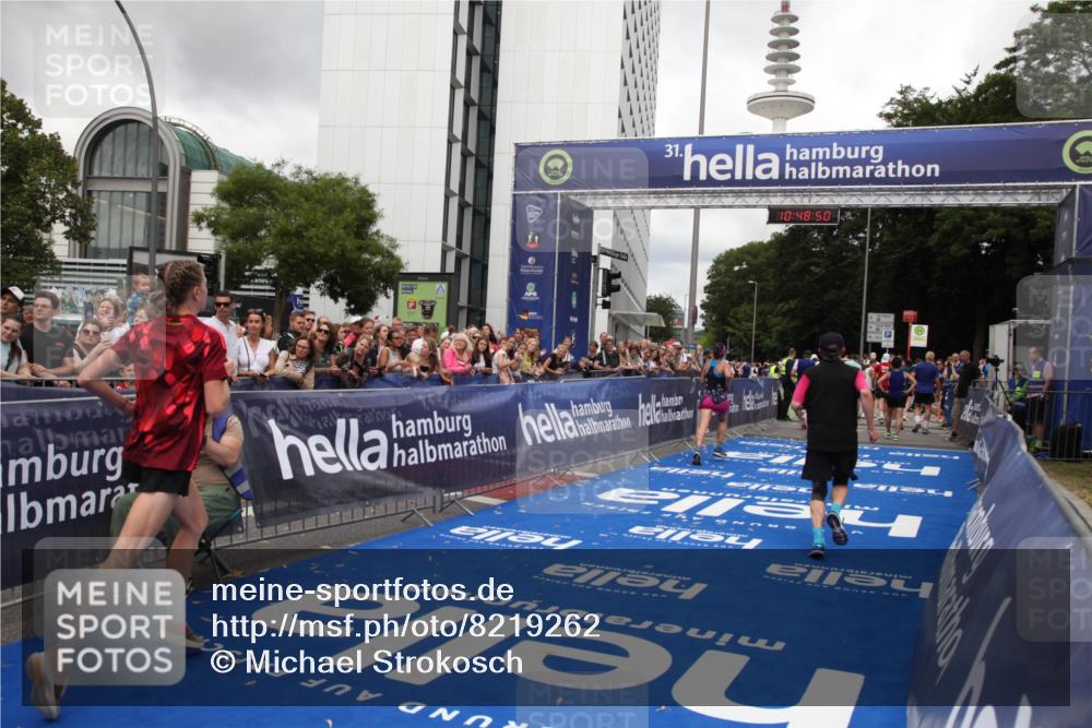 29.06.2025 - hella hamburg halbmarathon Michael Strokosch http://msf.ph/oto/8219262 29.06.2025 10:48:49 Ziel 1094, 1884, 1892, 2442, 9482, 11519, 12533, 14511, 15384, 16653, 17007, 17127 meine-sportfotos.de
