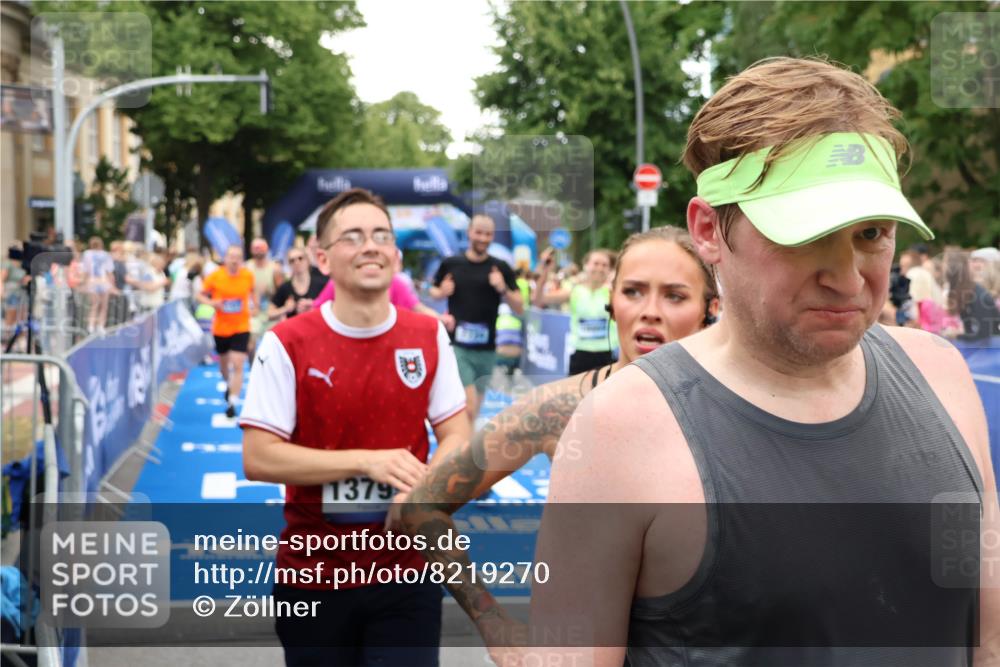 29.06.2025 - hella hamburg halbmarathon Zöllner http://msf.ph/oto/8219270 29.06.2025 10:52:04 Ziel 4033, 5336, 6390, 7130, 7409, 7724, 8413, 8977, 10057, 15356, 15506, 16179, 17978, 18869 meine-sportfotos.de