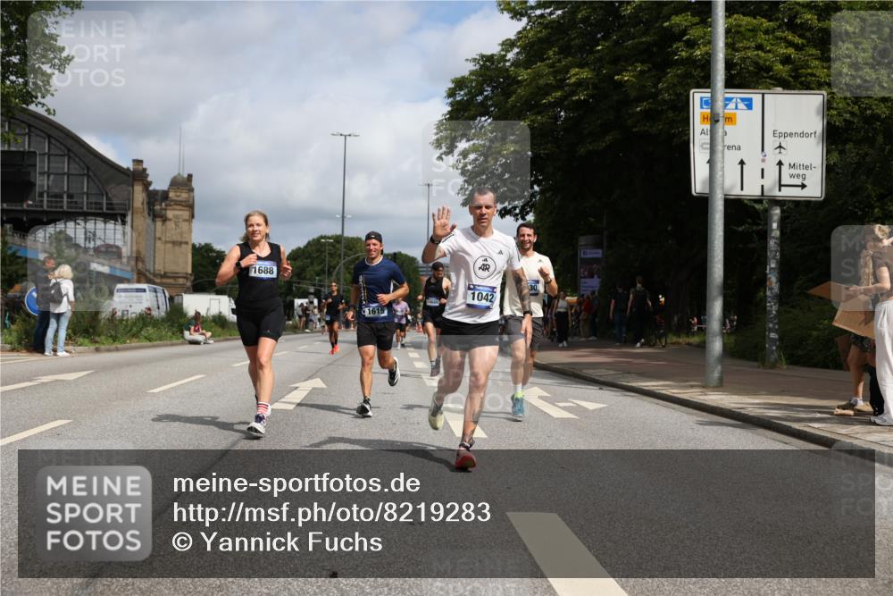 29.06.2025 - hella hamburg halbmarathon Yannick Fuchs http://msf.ph/oto/8219283 29.06.2025 10:33:00 20KM 1042, 1615, 1688, 1710, 2262, 2296, 2745, 2849, 3014, 3530, 4148, 5091, 5248, 6095, 7110, 7229, 8002, 8091, 11049, 11379, 12915, 13755, 14688, 14992, 16075, 17154, 17623, 17722, 18276, 18529, 18584, 18761 meine-sportfotos.de