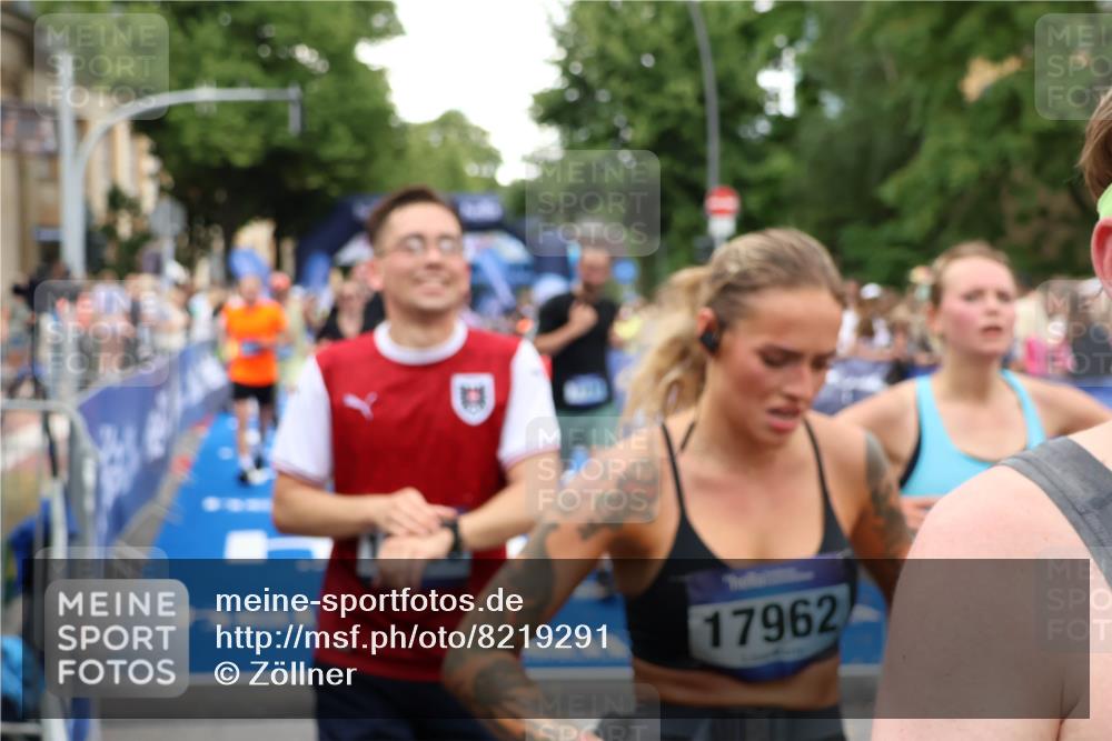 29.06.2025 - hella hamburg halbmarathon Zöllner http://msf.ph/oto/8219291 29.06.2025 10:52:05 Ziel 4033, 5336, 6390, 7130, 7409, 7724, 7732, 8413, 8977, 10057, 15356, 15506, 15829, 16179, 16666, 17978, 18869 meine-sportfotos.de