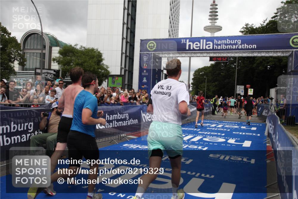 29.06.2025 - hella hamburg halbmarathon Michael Strokosch http://msf.ph/oto/8219329 29.06.2025 10:48:51 Ziel 1094, 1884, 1892, 2442, 9482, 11519, 12533, 15309, 15384, 16653, 17007 meine-sportfotos.de