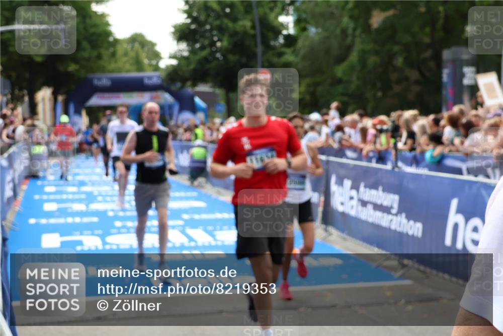 29.06.2025 - hella hamburg halbmarathon Zöllner http://msf.ph/oto/8219353 29.06.2025 11:25:21 Ziel 6872, 10977, 11376, 11634, 12500, 13584, 15402, 15404 meine-sportfotos.de