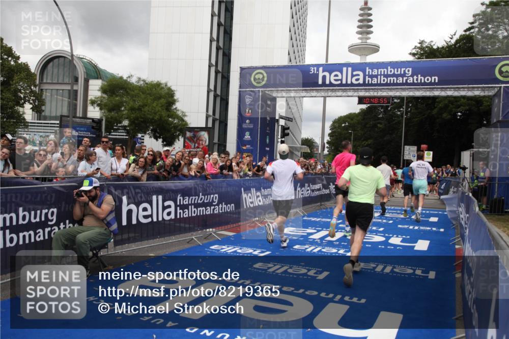 29.06.2025 - hella hamburg halbmarathon Michael Strokosch http://msf.ph/oto/8219365 29.06.2025 10:48:54 Ziel 1094, 1884, 1892, 9482, 9661, 11519, 12421, 12533, 13009, 13976, 15309, 16653, 17007, 18873 meine-sportfotos.de