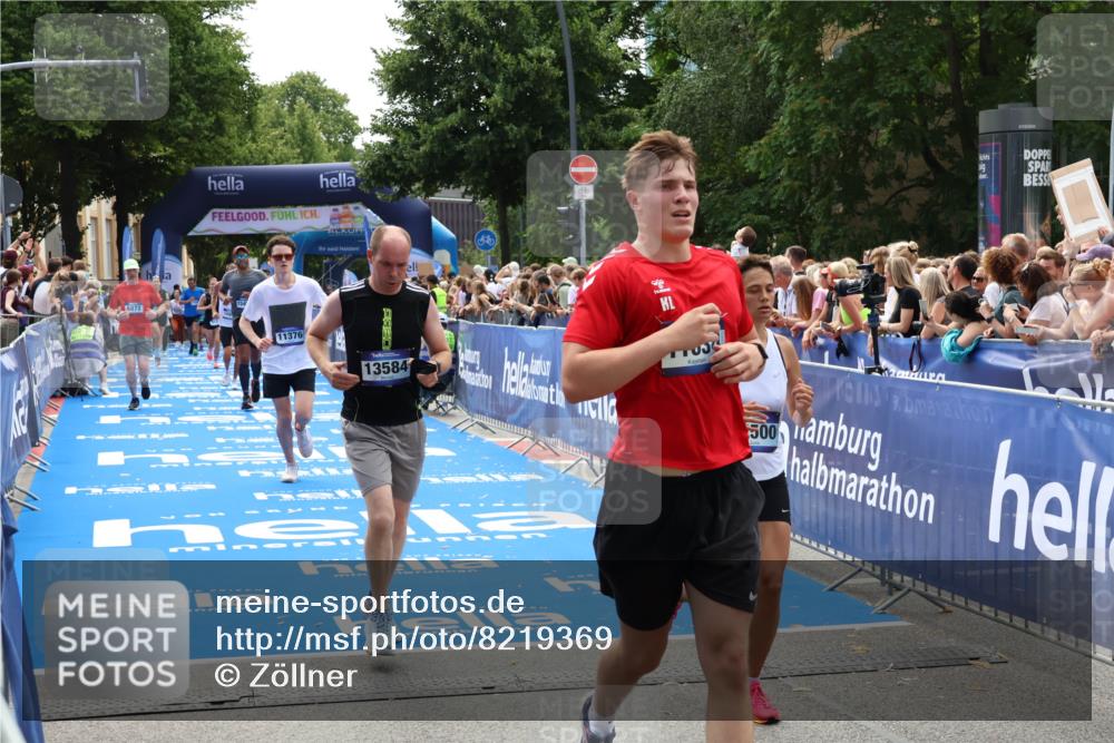 29.06.2025 - hella hamburg halbmarathon Zöllner http://msf.ph/oto/8219369 29.06.2025 11:25:22 Ziel 4131, 6872, 7519, 10977, 11376, 12500, 13584, 15402, 15404 meine-sportfotos.de