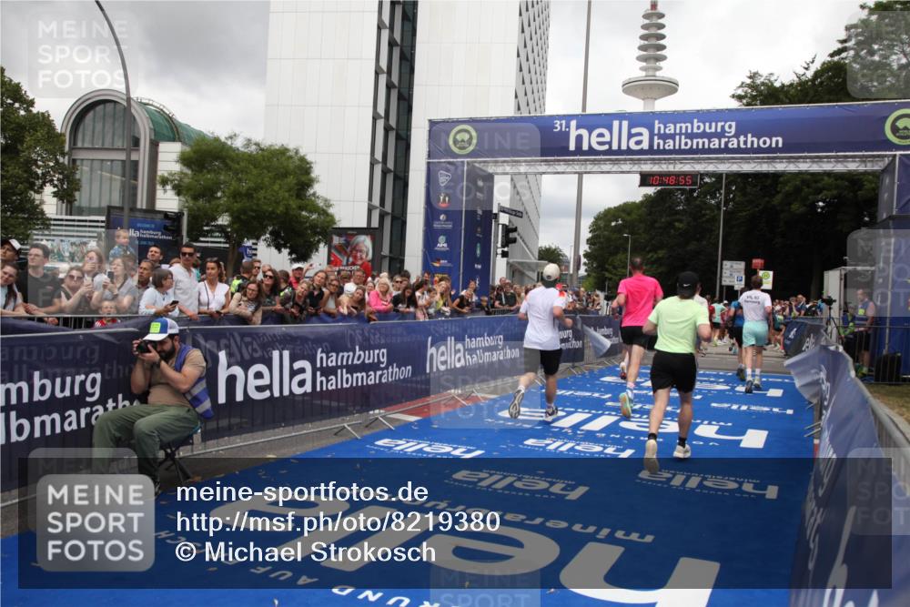 29.06.2025 - hella hamburg halbmarathon Michael Strokosch http://msf.ph/oto/8219380 29.06.2025 10:48:54 Ziel 1094, 1884, 1892, 9482, 9661, 11519, 12421, 12533, 13009, 13976, 15309, 16653, 17007, 18873 meine-sportfotos.de
