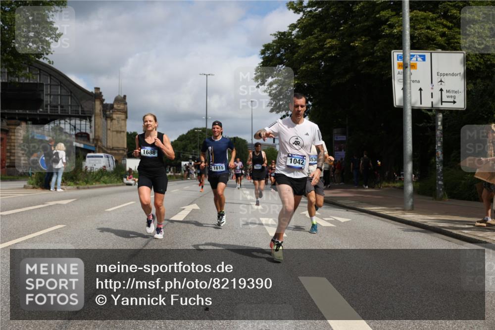 29.06.2025 - hella hamburg halbmarathon Yannick Fuchs http://msf.ph/oto/8219390 29.06.2025 10:33:00 20KM 1042, 1615, 1688, 1710, 2262, 2296, 2745, 2849, 3014, 3530, 4148, 5091, 5248, 6095, 7110, 7229, 8002, 8091, 11049, 11379, 12915, 13755, 14688, 14992, 16075, 17154, 17623, 17722, 18276, 18529, 18584, 18761 meine-sportfotos.de