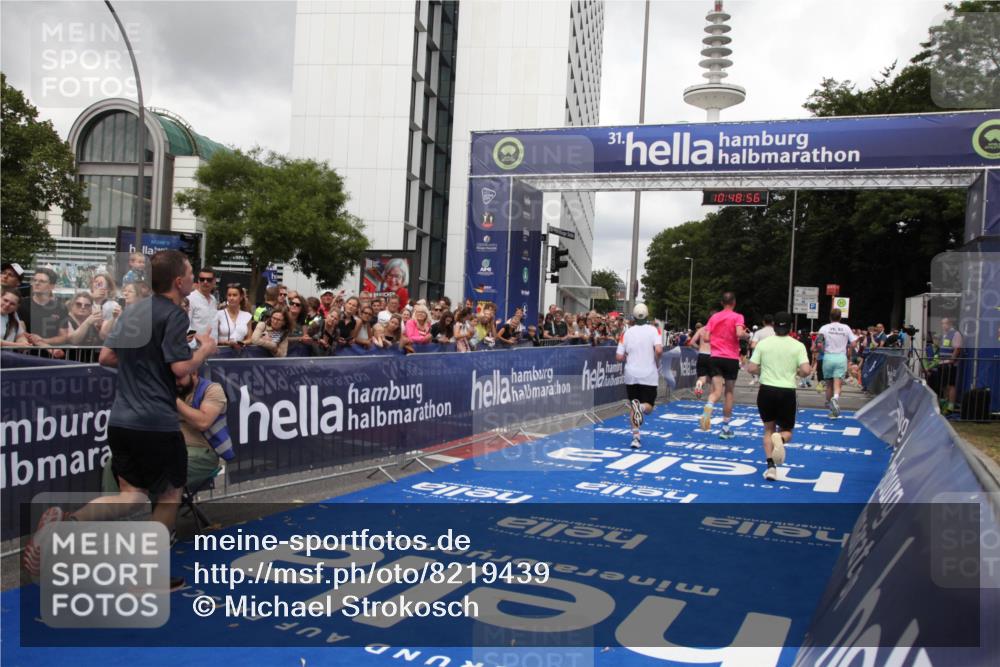 29.06.2025 - hella hamburg halbmarathon Michael Strokosch http://msf.ph/oto/8219439 29.06.2025 10:48:54 Ziel 1094, 1884, 1892, 9482, 9661, 11519, 12421, 12533, 13009, 13976, 15309, 16653, 17007, 18873 meine-sportfotos.de