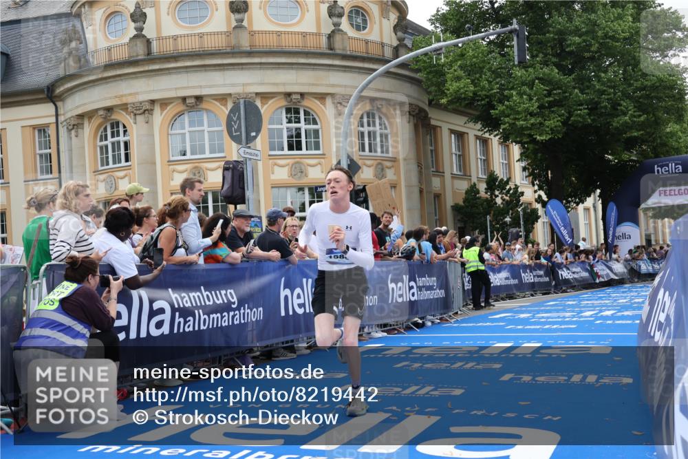 29.06.2025 - hella hamburg halbmarathon Strokosch-Dieckow http://msf.ph/oto/8219442 29.06.2025 10:28:09 Ziel 7389, 13383, 14757, 15883 meine-sportfotos.de