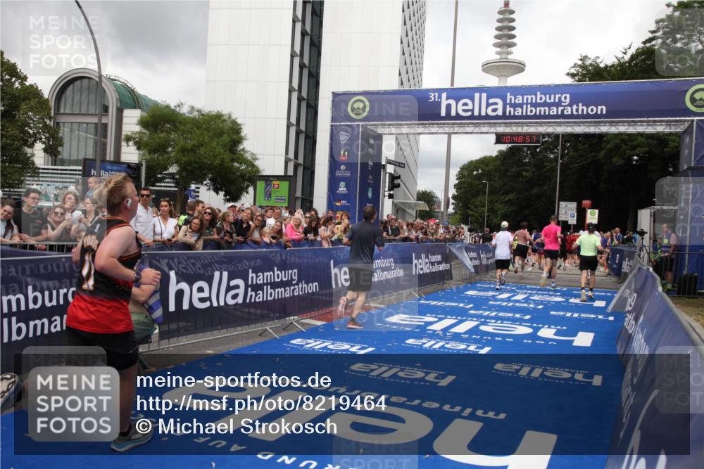 29.06.2025 - hella hamburg halbmarathon Michael Strokosch http://msf.ph/oto/8219464 29.06.2025 10:48:56 Ziel 1884, 1892, 7067, 9482, 9661, 11519, 12421, 13009, 13976, 15309, 16653, 17007, 18873 meine-sportfotos.de
