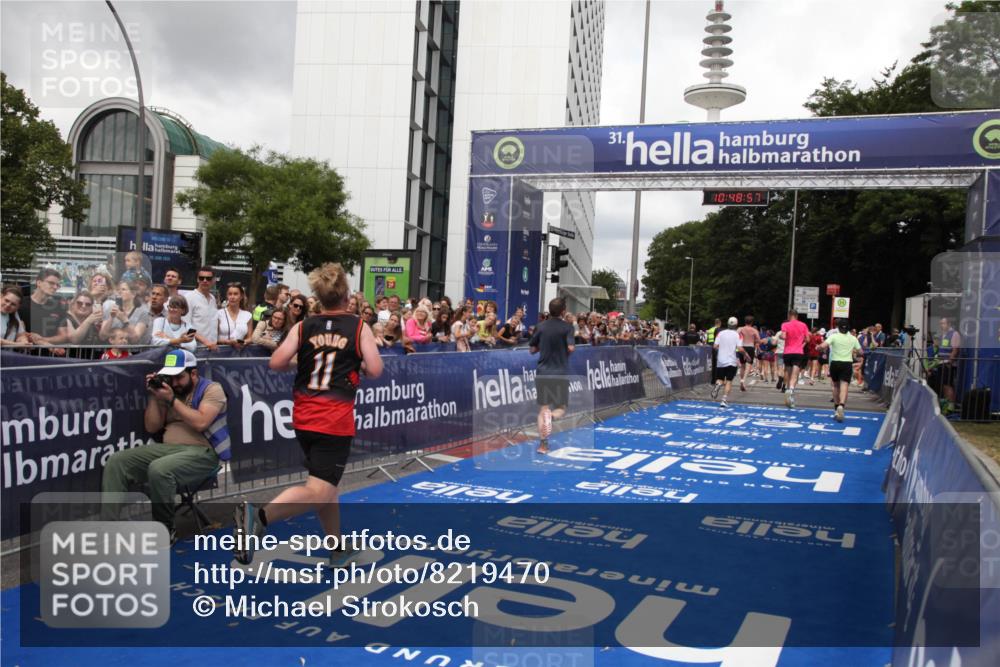 29.06.2025 - hella hamburg halbmarathon Michael Strokosch http://msf.ph/oto/8219470 29.06.2025 10:48:56 Ziel 1884, 1892, 7067, 9482, 9661, 11519, 12421, 13009, 13976, 15309, 16653, 17007, 18873 meine-sportfotos.de