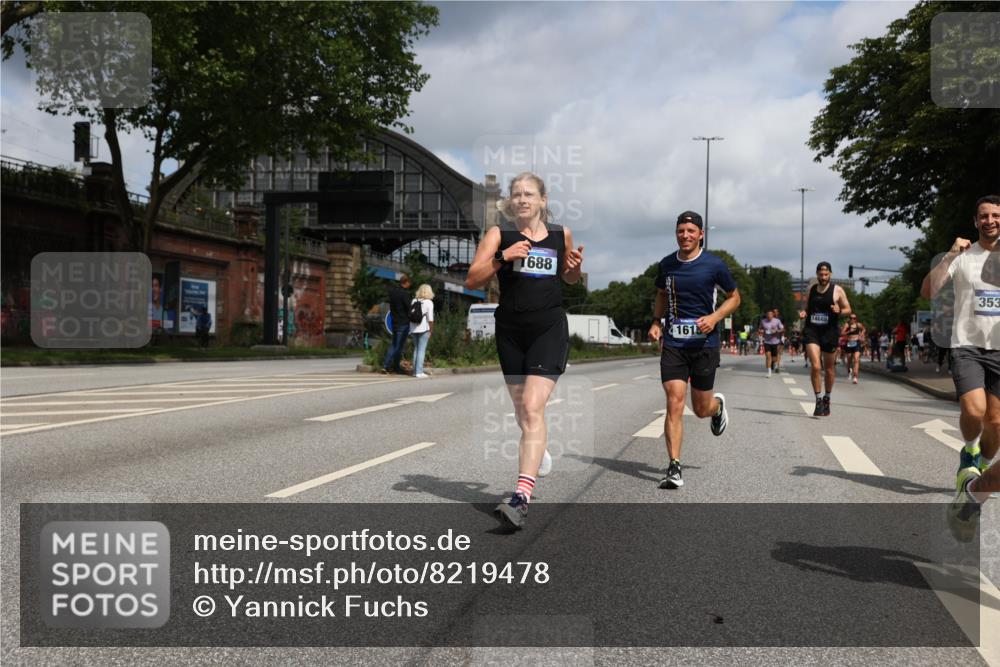29.06.2025 - hella hamburg halbmarathon Yannick Fuchs http://msf.ph/oto/8219478 29.06.2025 10:33:01 20KM 1042, 1615, 1688, 1710, 2262, 2296, 2745, 2849, 3014, 3431, 3530, 4148, 5091, 5248, 6095, 6684, 7110, 7229, 8002, 8091, 11049, 11379, 12915, 13755, 14688, 14992, 16075, 17154, 17623, 17722, 18529, 18584, 18761 meine-sportfotos.de