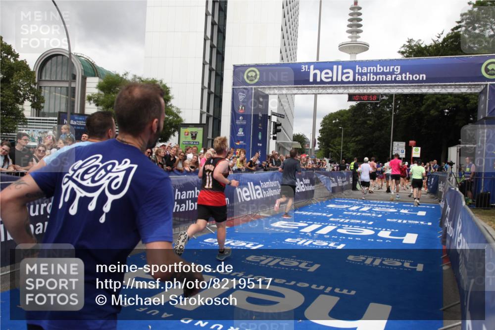 29.06.2025 - hella hamburg halbmarathon Michael Strokosch http://msf.ph/oto/8219517 29.06.2025 10:48:56 Ziel 1884, 1892, 7067, 9482, 9661, 11519, 12421, 13009, 13976, 15309, 16653, 17007, 18873 meine-sportfotos.de